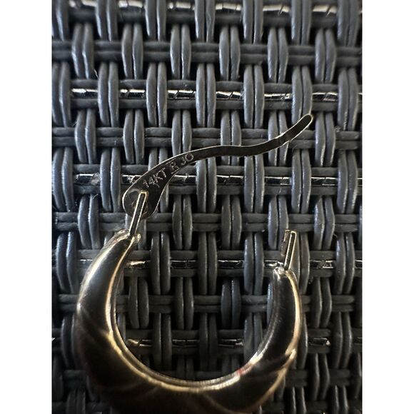 14K Solid Yellow Gold Bundle Of 2 Small Hoop Earrings Textured Dainty - Picture 6 of 12